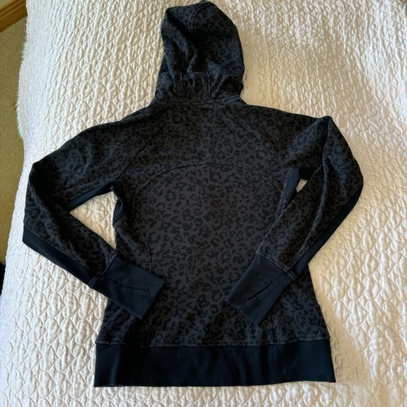 Athleta Triumph Hoodie Cheetah Leopard Print Zip Athleisure Active Black Small - Picture 12 of 12